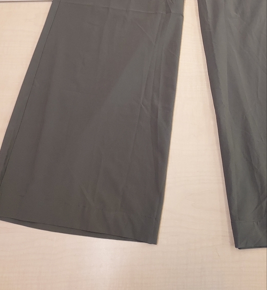 Vuori Villa Wide Leg Pants M Dark Oregano (Green) Short 25-26" Inseam - Picture 7 of 8